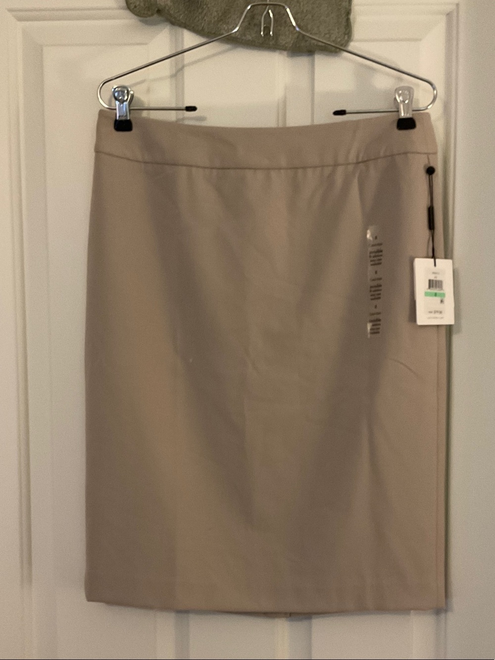 Calvin Kline Women's Beige Straight Skirt - Classic Workwear NWTs Sz 8